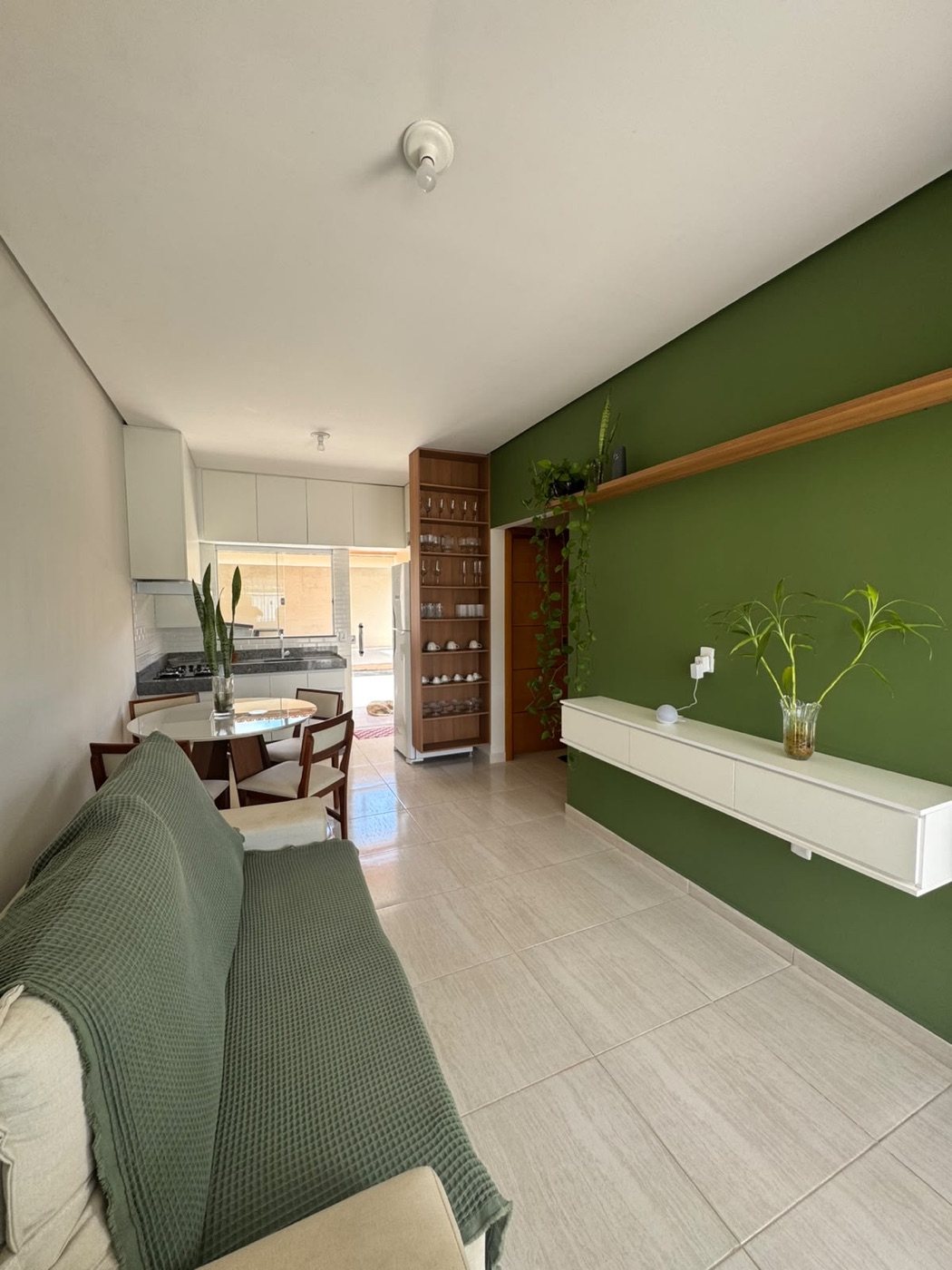 Sala de casa semi-mobiliada